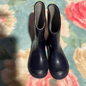 Navy blue rubber rain boots size 9 - 10